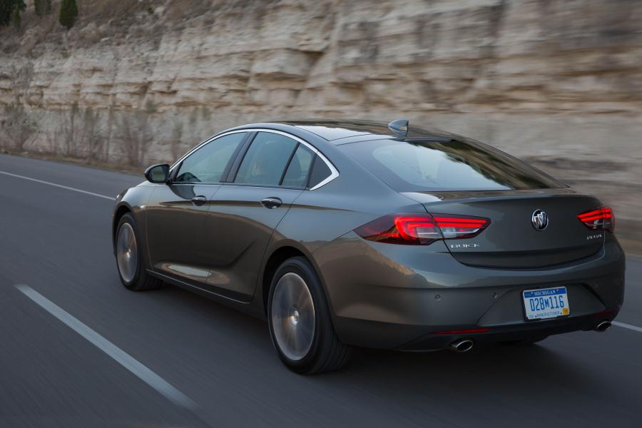  Buick Regal Sportback 2017 года  (NA) (фото 17 из 42)